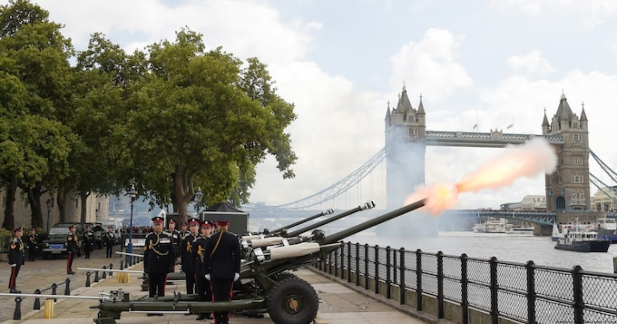 96 rounds of royal gun salutes fired to pay tribute to Queen Elizabeth II
